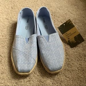 Chambray polkadot flats